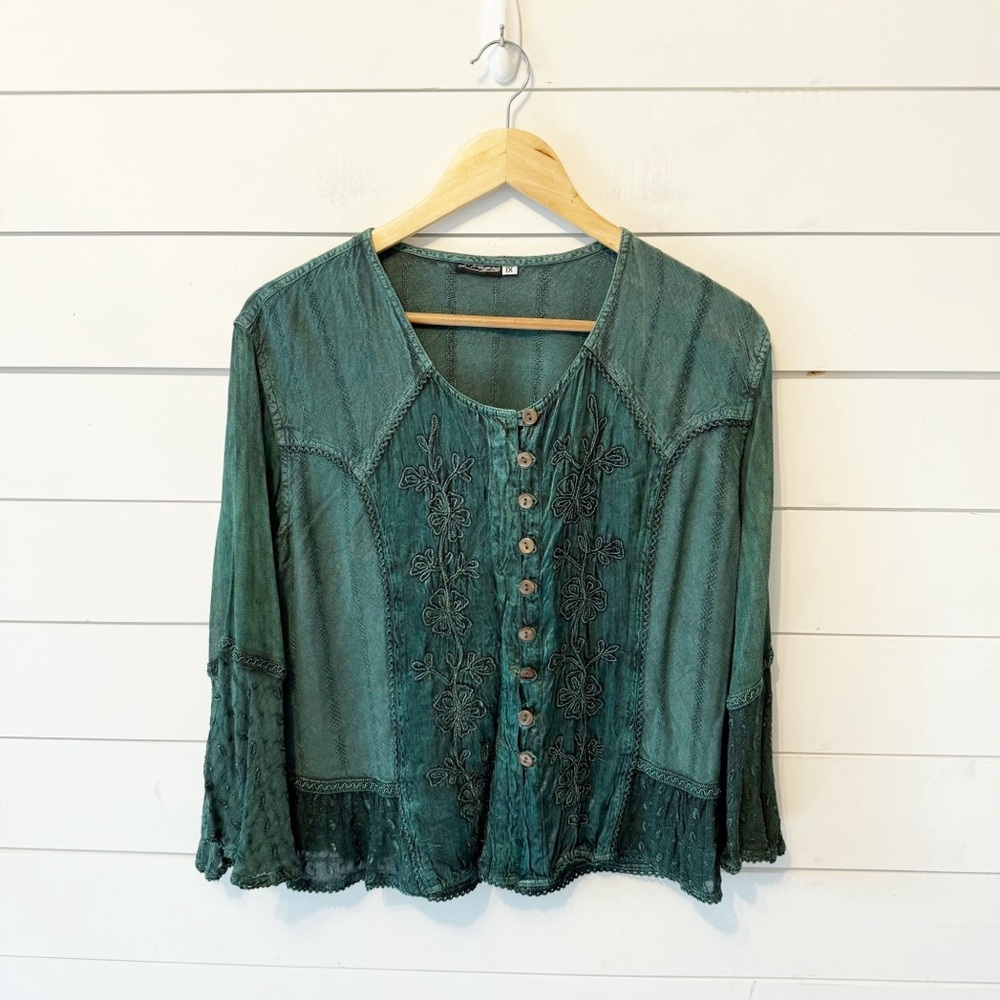 L’Pogee | Women’s bohemian-style button-down blouse, medieval-inspired design 1X